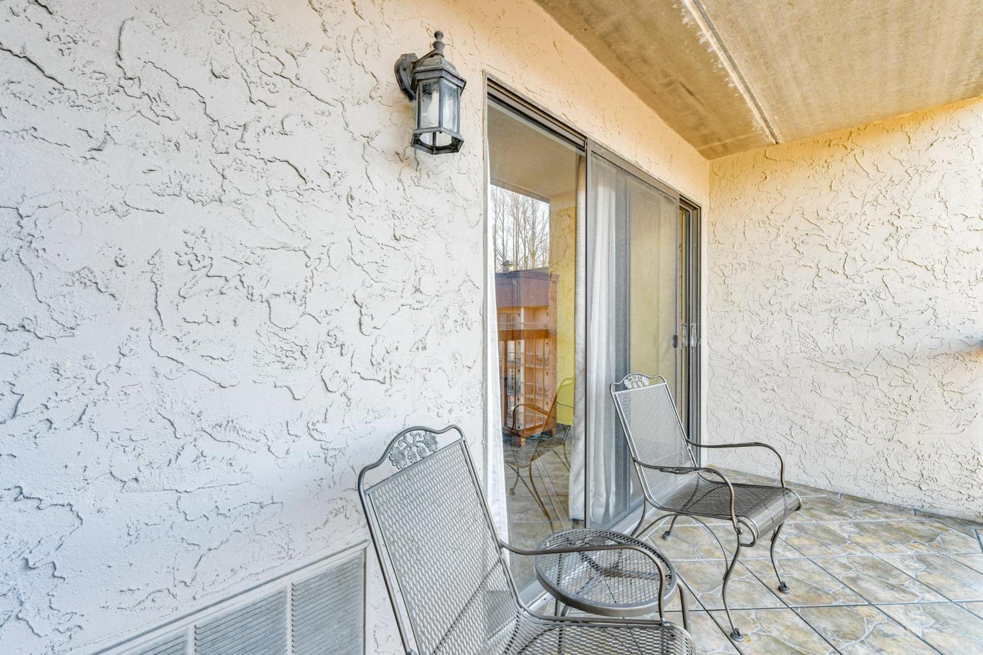 Downtown Gatlinburg Condo With Community Pool! Exterior photo